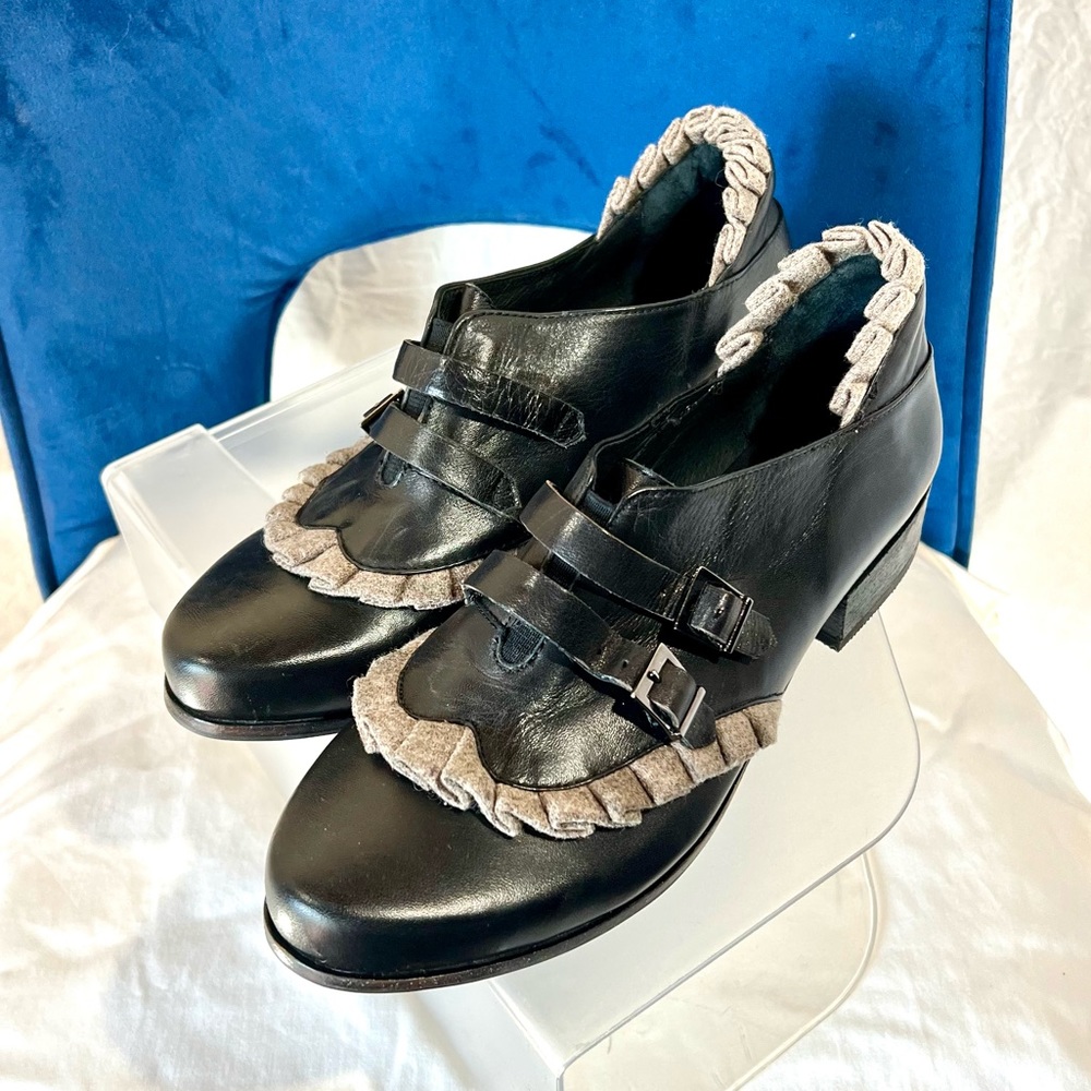 New,Black  Antelope Women’s 195 Buckle Shoe size 8 - 8.5